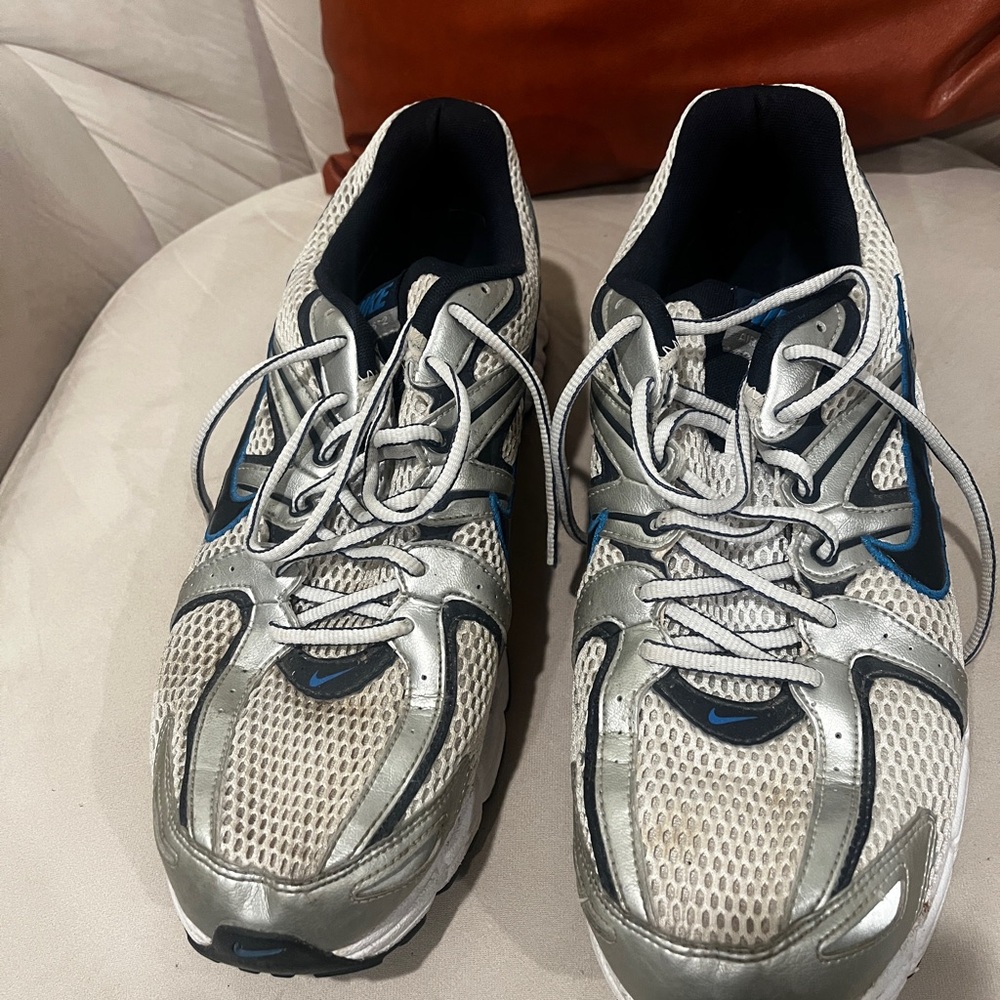 Nike BRS 1000 - Metallic Silver and Navy size 13 running shoe